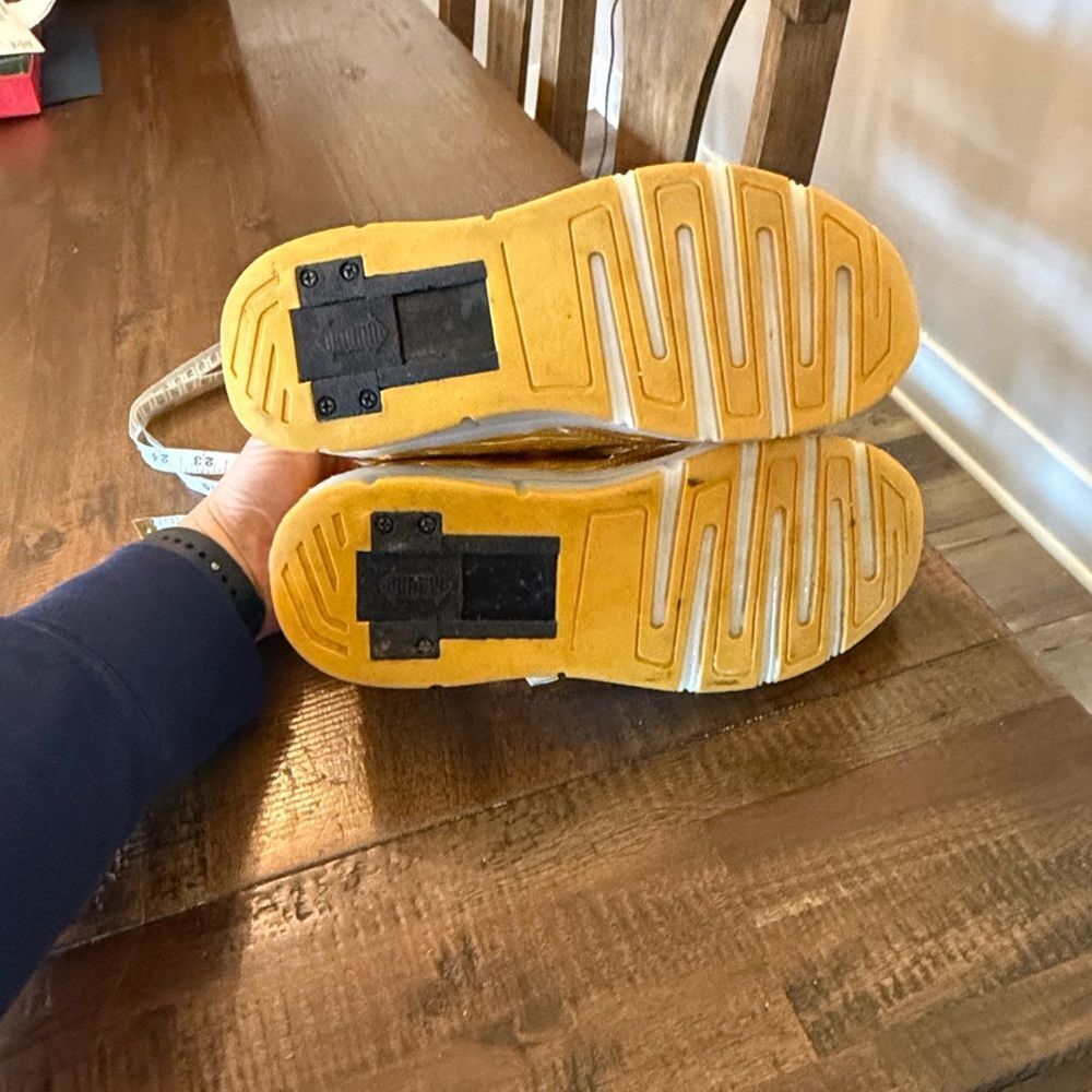 Metallic Gold Platform Roller Sneakers light up - Picture 5 of 10